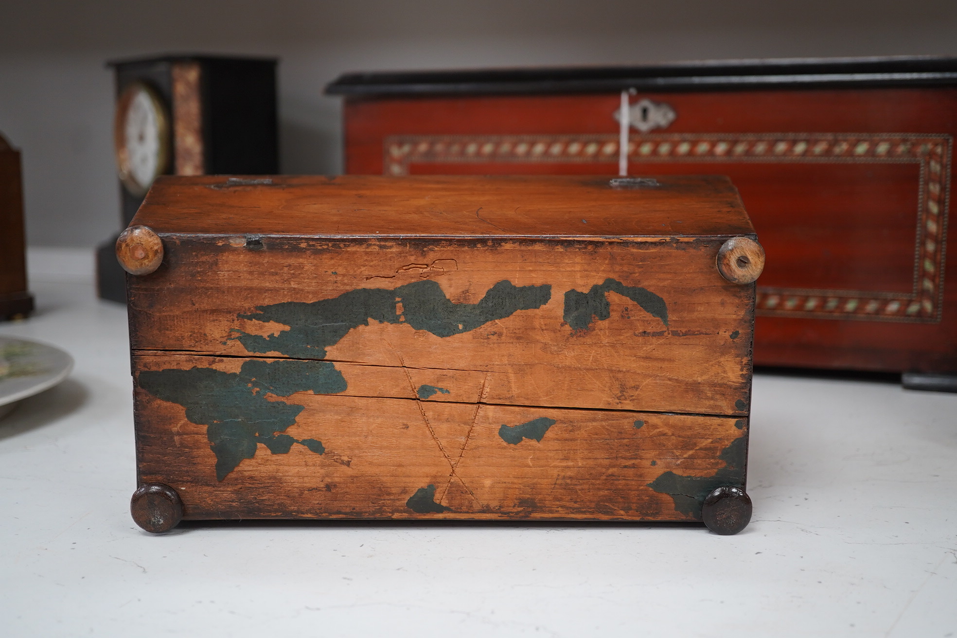 A Victorian mahogany sarcophagus shaped tea caddy with mother of pearl inlaid escutcheon, 28cm. Condition - fair